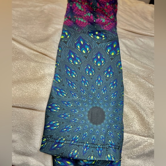 Phil Lewis Art Peacock-Rare💎 Similar to Teeki and niyama Sol leggings-stretchy - Picture 6 of 9